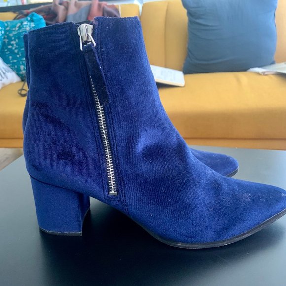 STEVE MADDEN Blue Velvet Heels - Picture 5 of 5